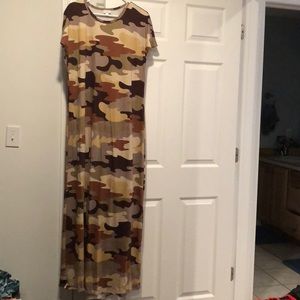 NWT xl Camo Maria